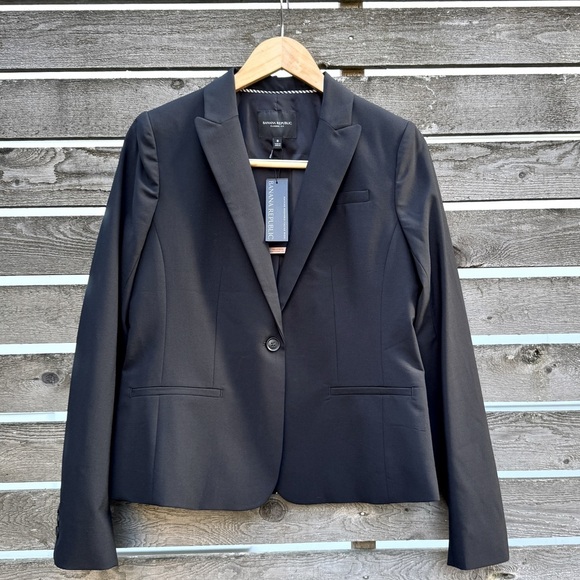 Banana Republic Jackets & Blazers - Banana Republic NWT Washable Italian blazer.